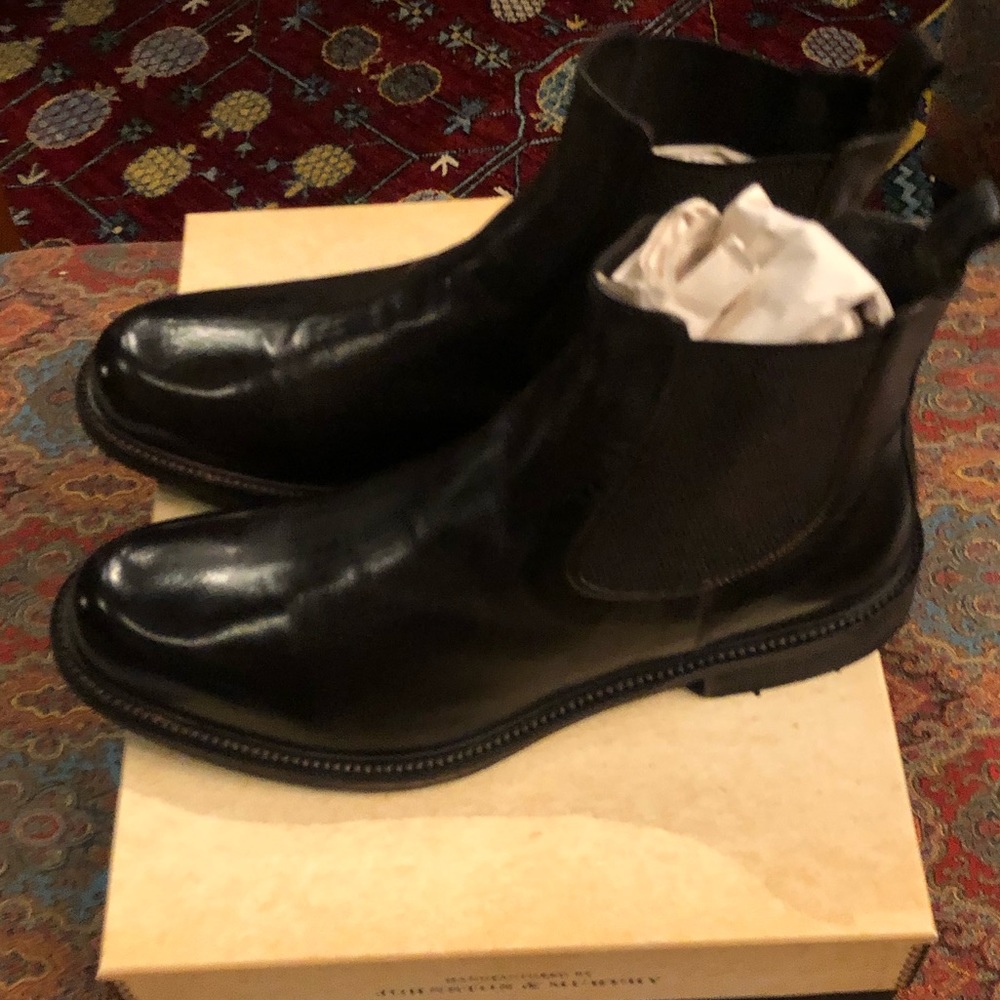 Johnston & Murphy: Lofting Dark Brown Chelsea Boot